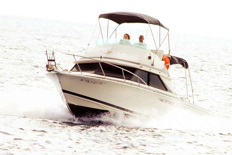 Giro in yacht lungo la costa di Tenerife